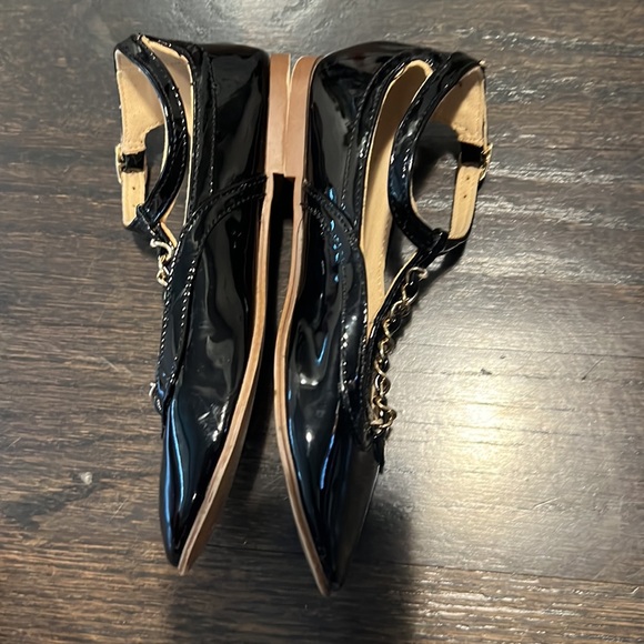 👟 3 for $36 👟 shiny black flats with gold chain - Picture 2 of 5